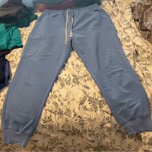 Women’s Scrubs - Figs High-Waisted Joggers Size L/Petite